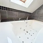 Lescalevintage- Balneo - Jardin - Proche Casa de hóspedes 3*